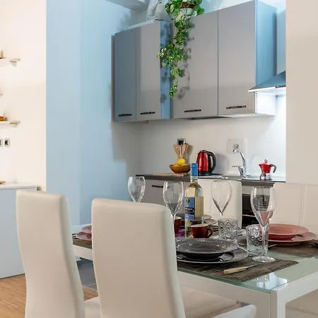 Lovely Near Palazzo Blu Διαμέρισμα