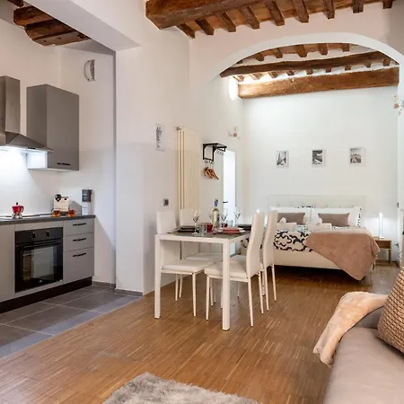 Lovely Near Palazzo Blu Διαμέρισμα