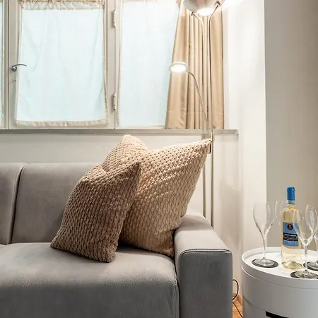 Lovely Near Palazzo Blu Apartamento *